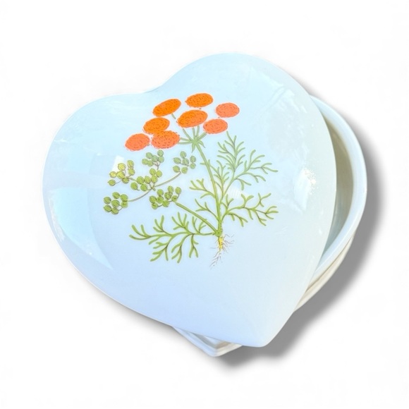 Vintage Other - Heart-Shaped Floral Trinket Box